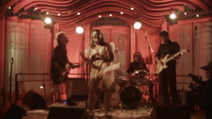 Flyer de Bruna Lucchesi e BANDOLEIRA COM BANDA E CONVIDADOS