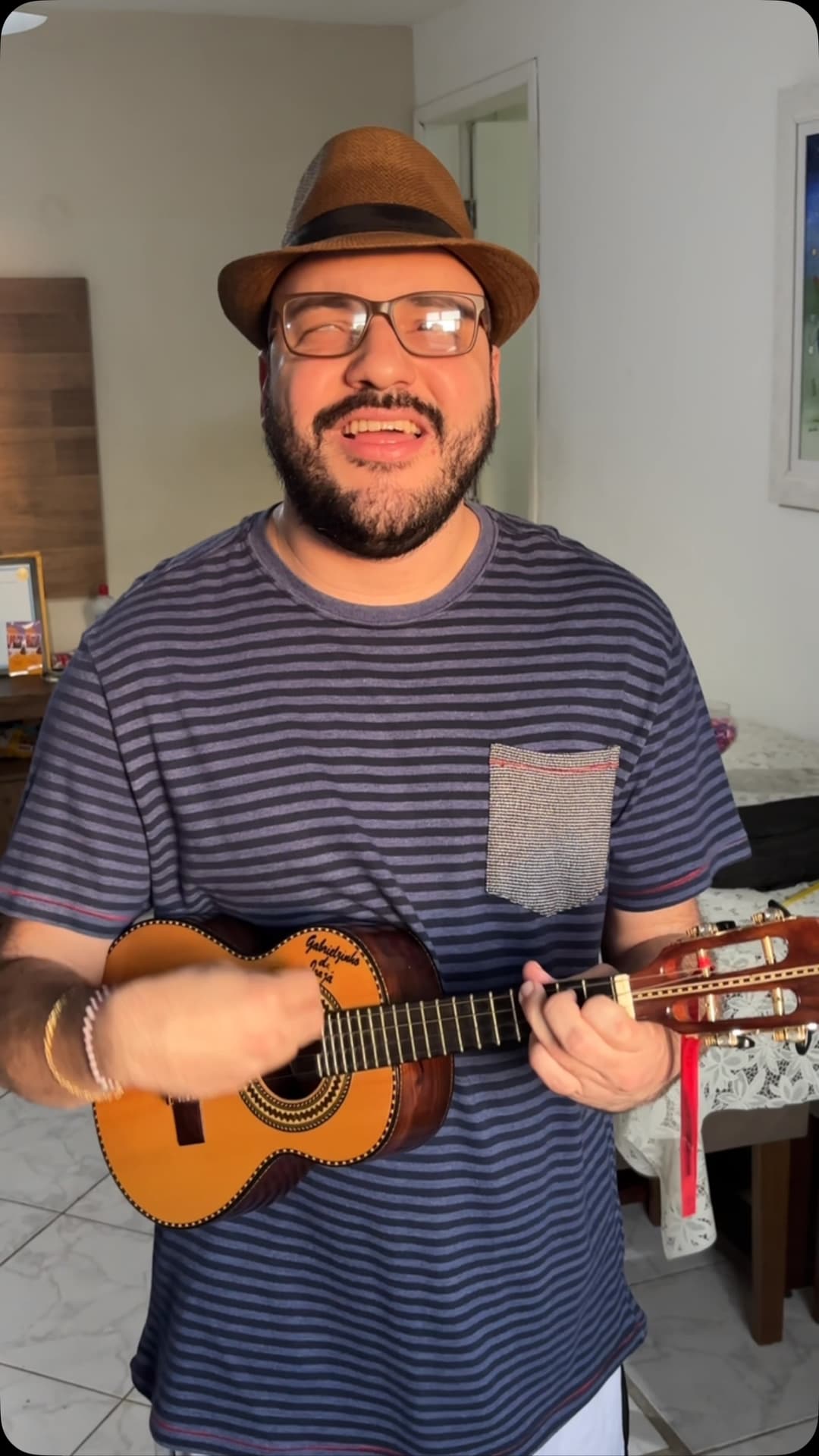 Flyer de Gabrielzinho de Irajá e Pegada de Gorila
