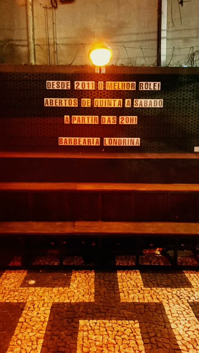 Flyer de Círculo e Flor de Fumo