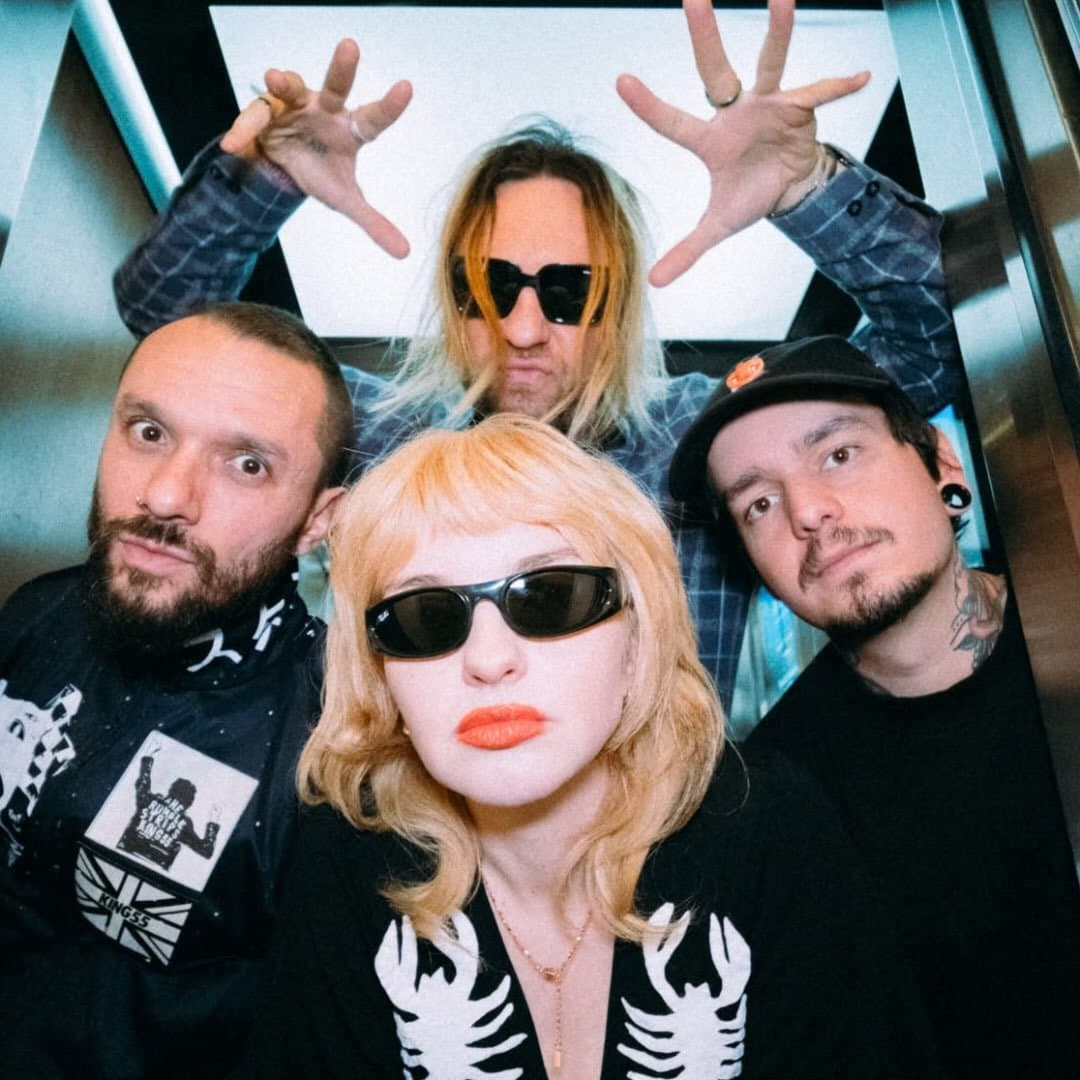 Arte de Deb and the Mentals