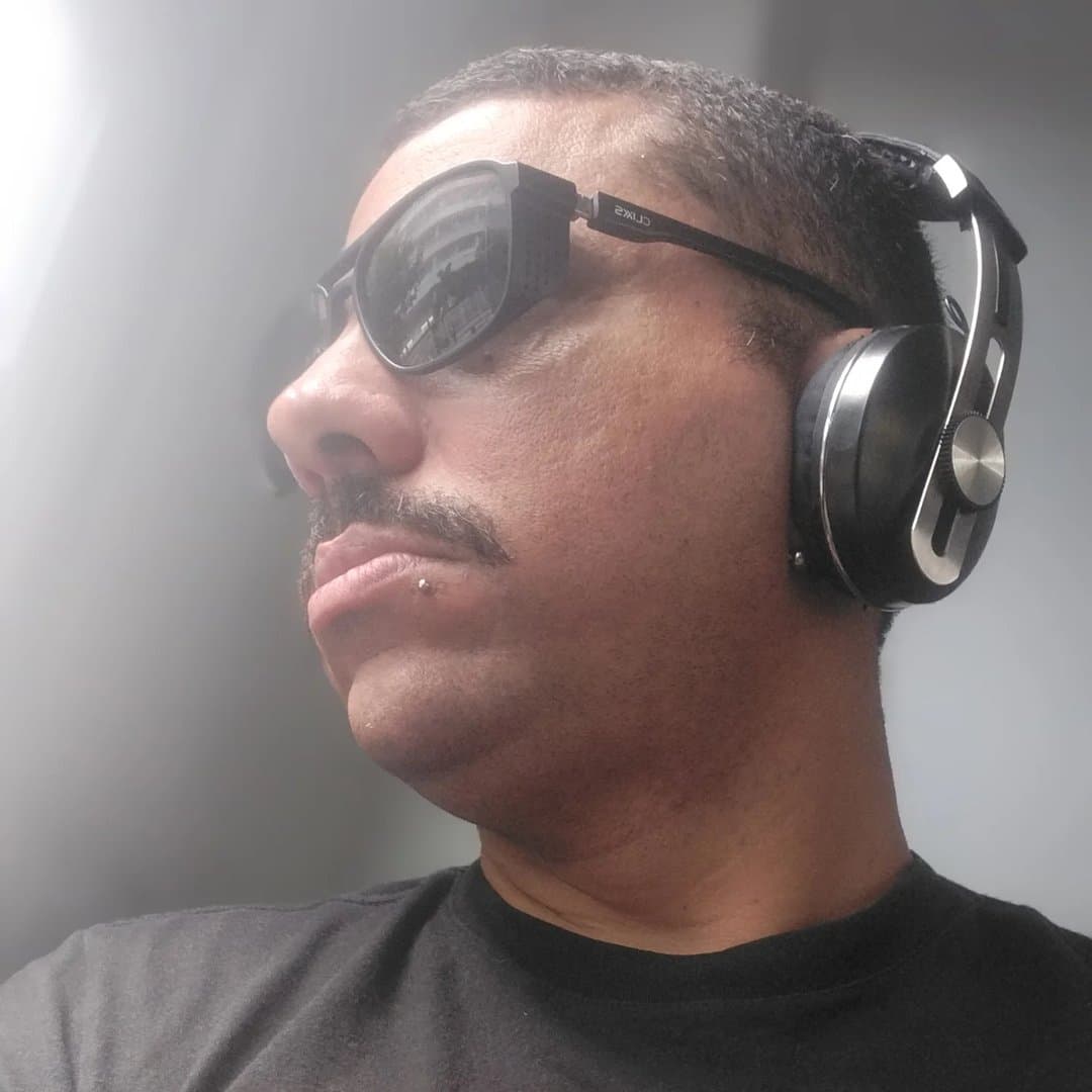 Arte de DJ Junior Tubarão