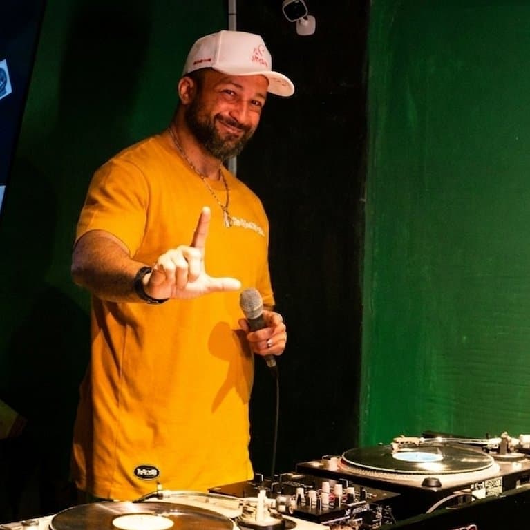 Arte de DJ Leandro Roots