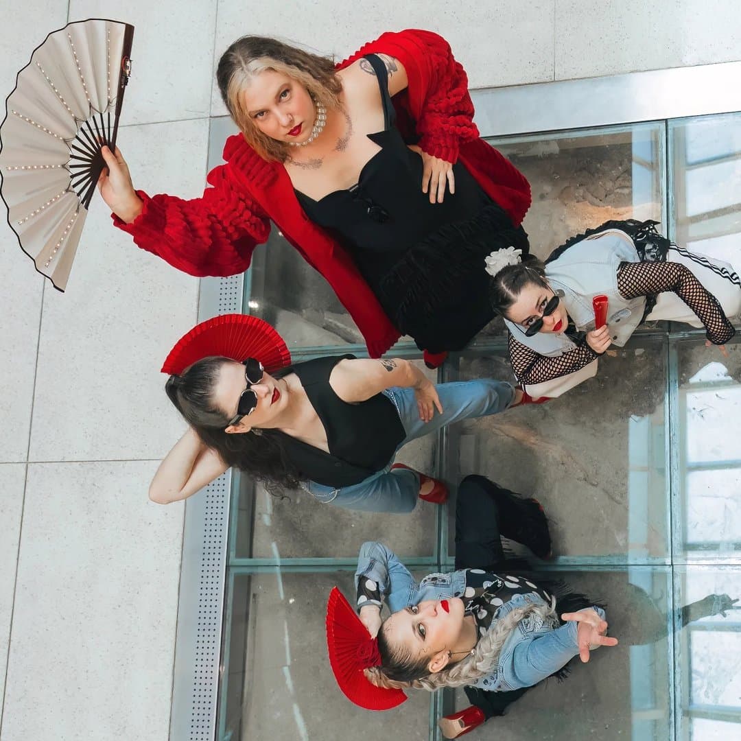 Arte de Yasminlove & Las Sudakas