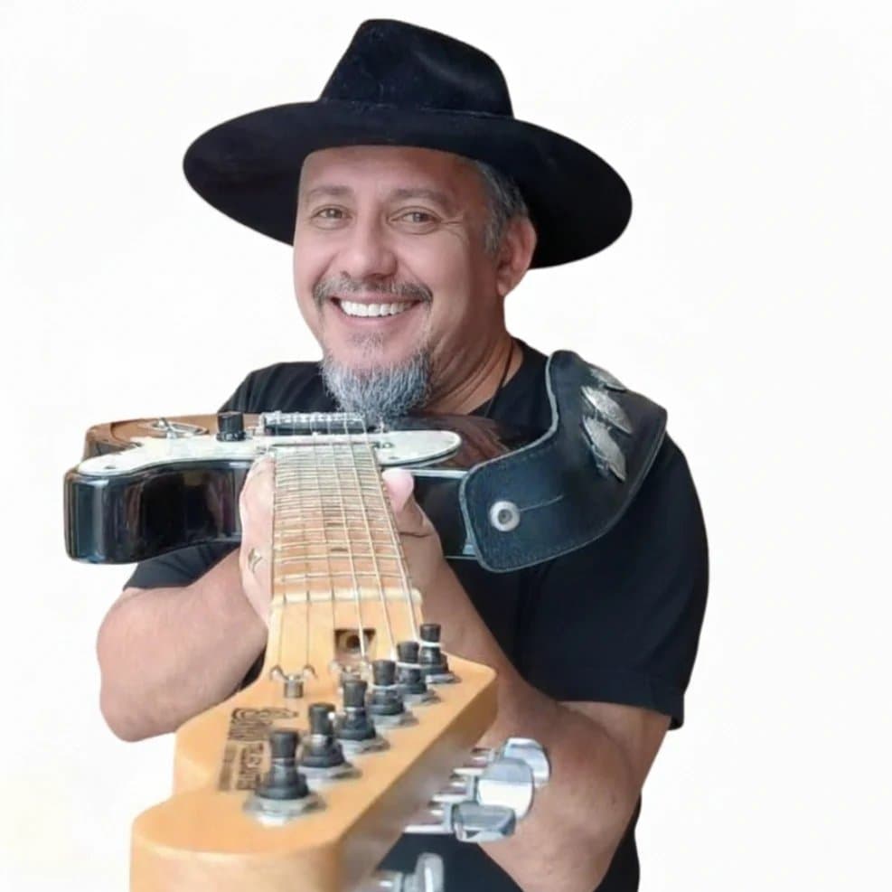 Arte de Marcos Nunes | Viola e Guitarra