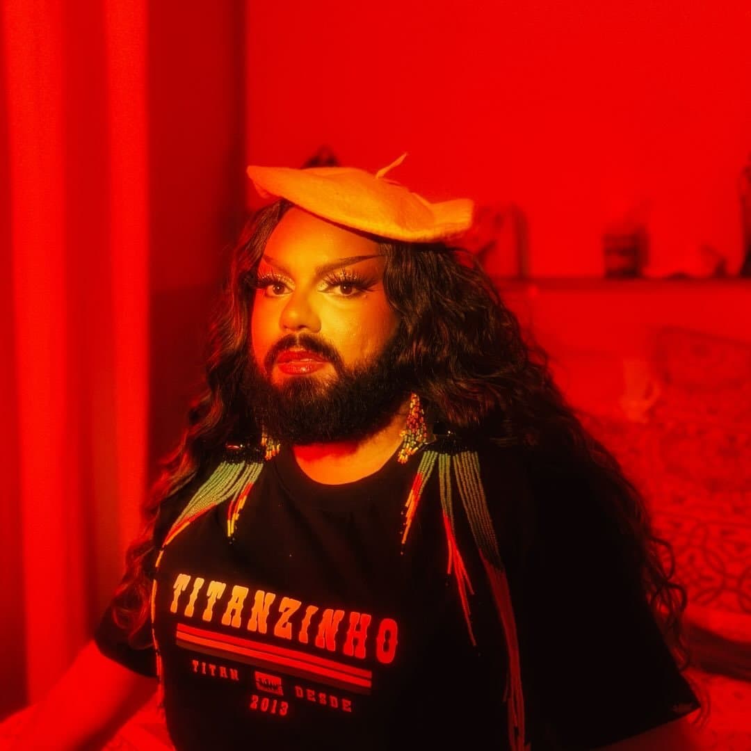 Arte de Mulher Barbada