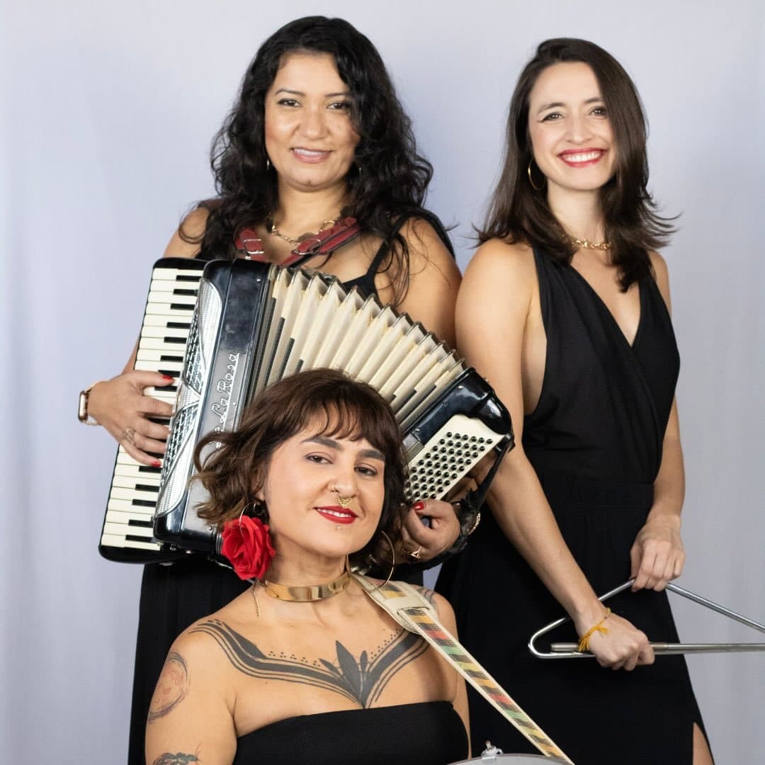 Arte de Trio Beijo de Moça