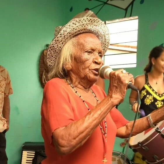 Arte de Vó Mera e Suas Netinhas